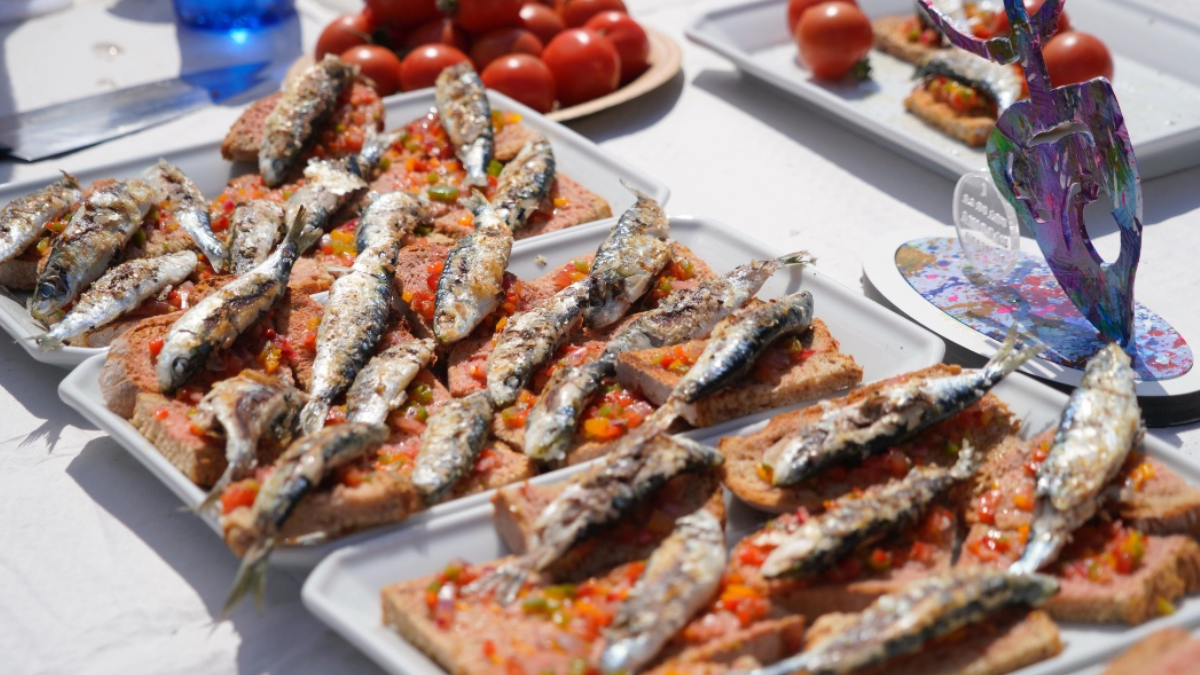 Palma celebra la Fira de la Sardina, un homenaje al producto local, la pesca tradicional y la cultura marinera