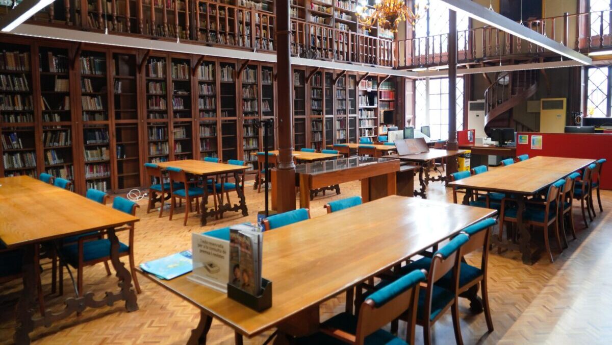 biblioteca de Cort