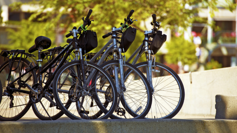 aparcamientos bicicletas patinetes